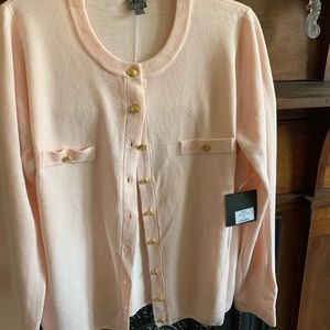 WEEKEND SALE!!  Classic designer looking cardigan😎